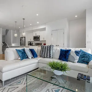  Holiday home Luxury Spacious Private House Near Centre Canada